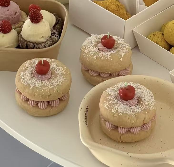 Pipi baking stuffed cream bagel