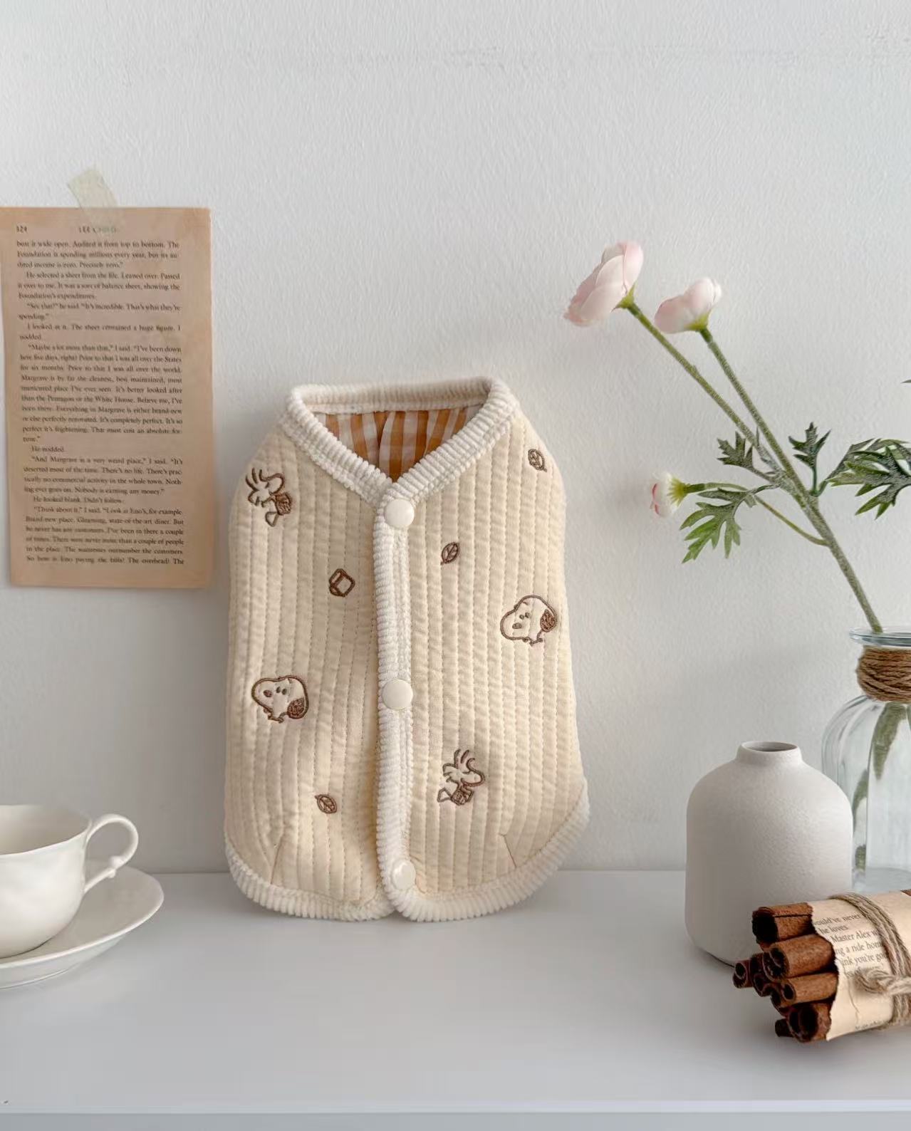 Boms Peanuts Bakery Reversible Vest – Cream