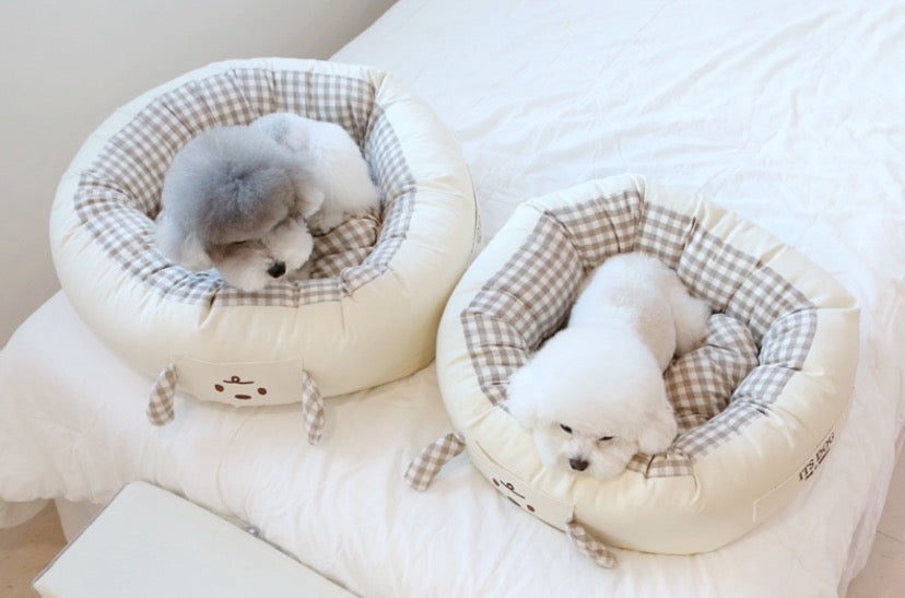 its dog plaided  round pet bed