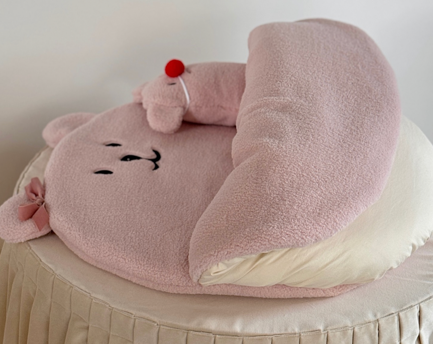 Taaffe Hug Me Snuggle Cushion+_OATMEAL- L